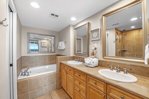 Combined shower/tub, hair dryer, towels