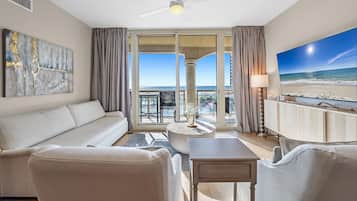 Televisión y chimenea