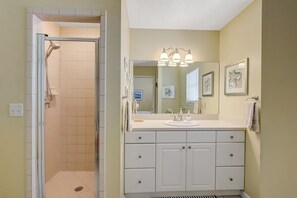 Combined shower/bathtub - Pet friendly ocean front living (Fernandina Beach)