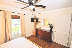 2 bedrooms, desk, iron/ironing board, free WiFi