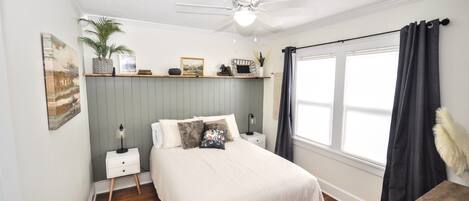 2 Schlafzimmer, Schreibtisch, Bügeleisen/Bügelbrett, kostenloses WLAN