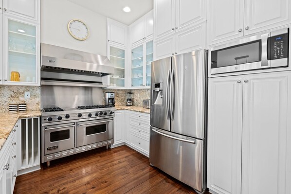 A modern kitchen with white cabinetry, stainless steel appliances, a built-in oven, and a microwave. - Spacious 3BR Home w/ Heated Pool | Near Beach & Dining | Rooftop Deck + Walk to Las Olas Blvd. (Fort Lauderdale)