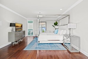 3 bedrooms, desk, iron/ironing board, free WiFi - Spacious 3BR Home w/ Heated Pool | Near Beach & Dining | Rooftop Deck (Fort Lauderdale)