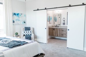 3 chambres, fer et planche à repasser, Wi-Fi, draps fournis