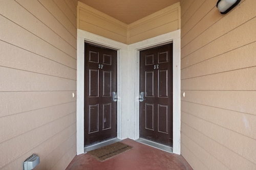 Afternoon Delight-Oceanfront Condo, Pet Friendly, Community Pools