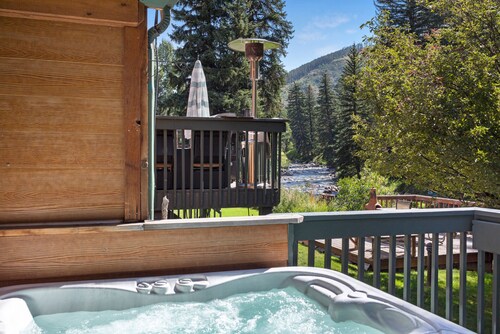 Updated Townhome Overlooking Gore Creek - Deck with Private Hot Tub - Parking for 4