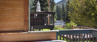 Updated Townhome Overlooking Gore Creek - Deck with Private Hot Tub - Parking for 4