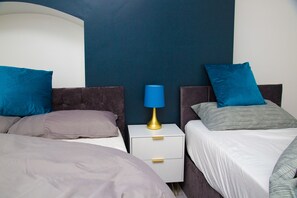 4 bedrooms, iron/ironing board, WiFi, bed sheets
