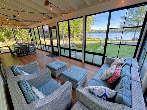 91WR Lake vibes and views at this waterfront home in the White Mountains! Dog Friendly!