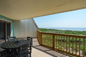 Outdoor dining - La Mirage Condo 334 Beachfront Resort Condominiums with Private Boardwalk (Port Aransas)