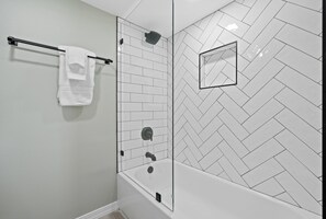 Combined shower/bathtub, hair dryer, towels, toilet paper - La Mirage Condo 334 Beachfront Resort Condominiums with Private Boardwalk (Port Aransas)