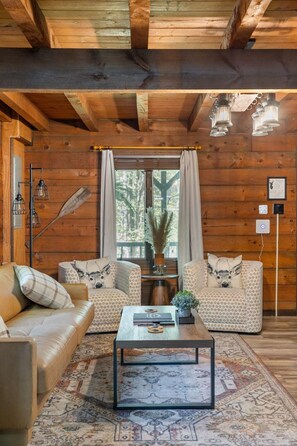 Smart-TV, Kamin, Videospiele, Arbeitsbereiche