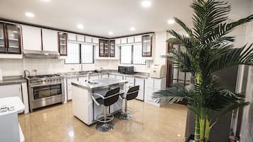 Microwave, oven, stovetop, dishwasher