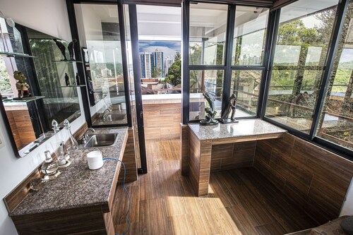 Breathtaking Views Mansion w/King Beds