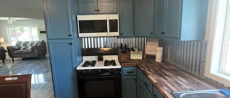 Micro-ondes, four, plaque de cuisson, lave-vaisselle