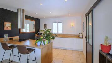 Réfrigérateur, four, plaque de cuisson, lave-vaisselle