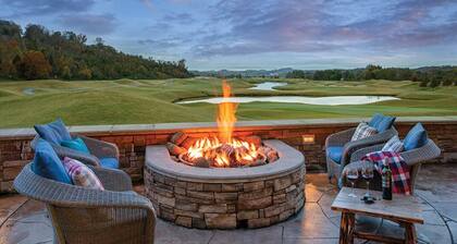 2 Bedroom Presidential Condo, Golf View, Waterpark Passes, Great Smokies Lodge!