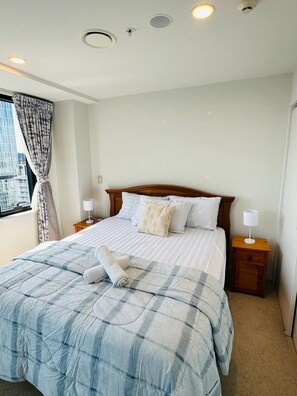 2 bedrooms, iron/ironing board, WiFi, bed sheets