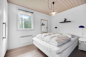 3 bedrooms, iron/ironing board, free WiFi