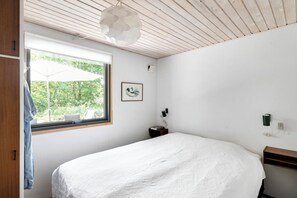 3 bedrooms, iron/ironing board, free WiFi