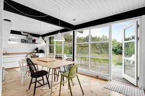 Geladeira, fogão, lava-louças, torradeira