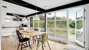 Kjøleskap, ovn, oppvaskmaskin og vannkoker