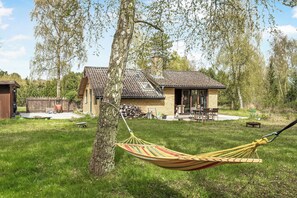 Terrace/patio - Lovely summer villa in natural surroundings (Rødby)