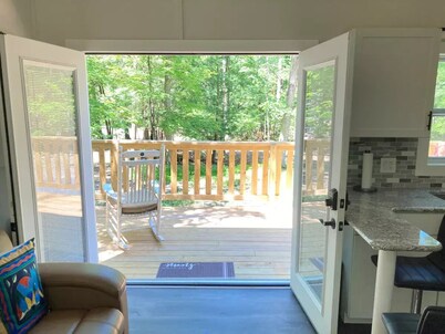 Esopus Creek modern Tiny house Retreat!