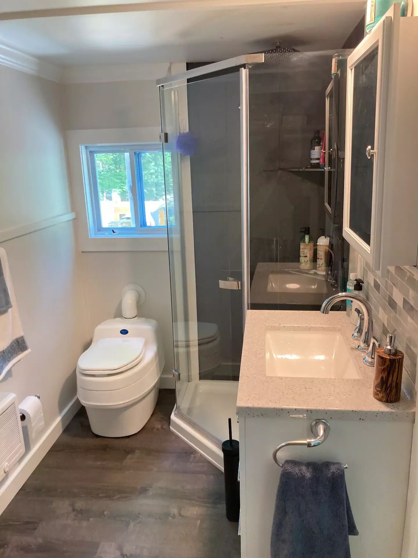 Bruser, hårtørrer, håndklæder, Sæbe