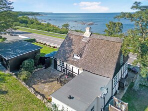 Exterior - Cottage with breathtaking sea and cliff views (Allinge)