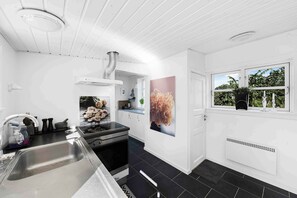 Køleskab, mikrobølgeovn, ovn, kogeplade