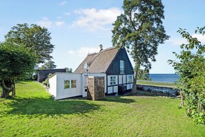 Exterior - Cottage with breathtaking sea and cliff views (Allinge)