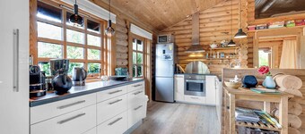 Charming cabin with wilderness hot tub