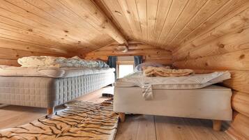 3 bedrooms, iron/ironing board, free WiFi