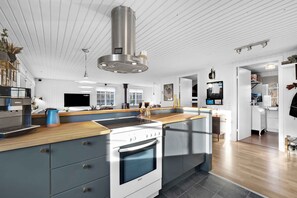 Réfrigérateur, four, plaque de cuisson, lave-vaisselle