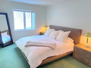 2 makuuhuonetta, työpöytä, silitysrauta/-lauta, ilmainen Wi-Fi