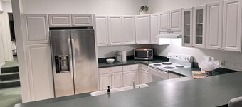 Extra Spacious 2Bed w/Large Terrance + Amenities 