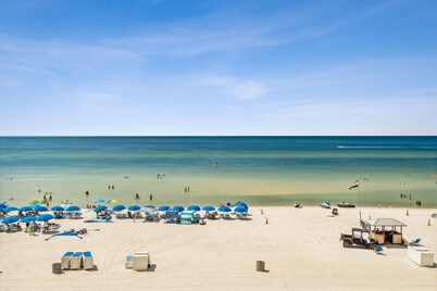 Remodeled Splash 1st Floor 2Bed  2Bath +Bunk  Beach Chair March-Oct 4 Chairs