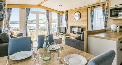 Large 12ft-wide caravan with one double with en suite W.