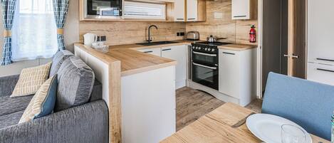 Kühlschrank, Ofen, Herdplatte, Toaster