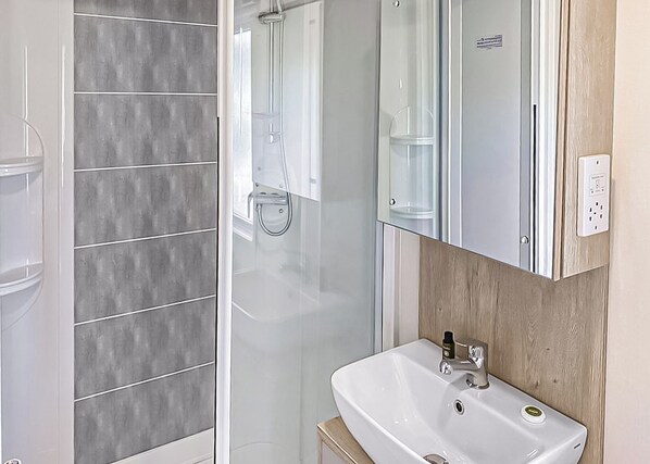 Unclassified image, 1 of 9, button - This stunning holiday home with a double bedroom and en suite W. (Bishop Auckland)