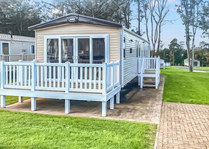 Exterior - This stunning holiday home with a double bedroom and en suite W. (Bishop Auckland)