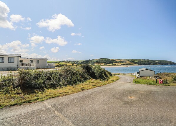 Unclassified image, 1 of 13, button