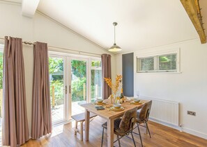 Dining - 2 bedroom accommodation in Carnmenellis, Nr Falmouth (Carnmenellis, Nr Falmouth)