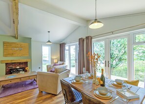 Dining - 1 bedroom accommodation in Carnmenellis, Nr Falmouth (Carnmenellis, Nr Falmouth)