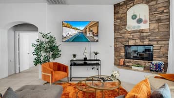 Smart TV, fireplace