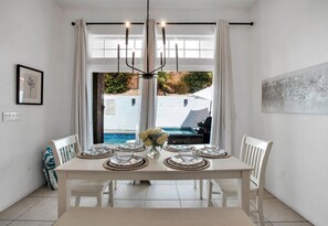 Dining - The Desert Gem Pool Spa Gated Private Home (Desert Hot Springs)