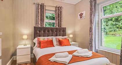 Deluxe lodge with one master double with an en suite shower and one twin.