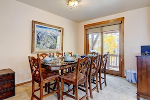 Dining - Downtown WP Villa 865 I Private Hot Tub I Views I Table Tennis I Bunkroom I Discounted Attractions (Winter Park)