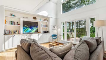 TV, fireplace, stereo, offices